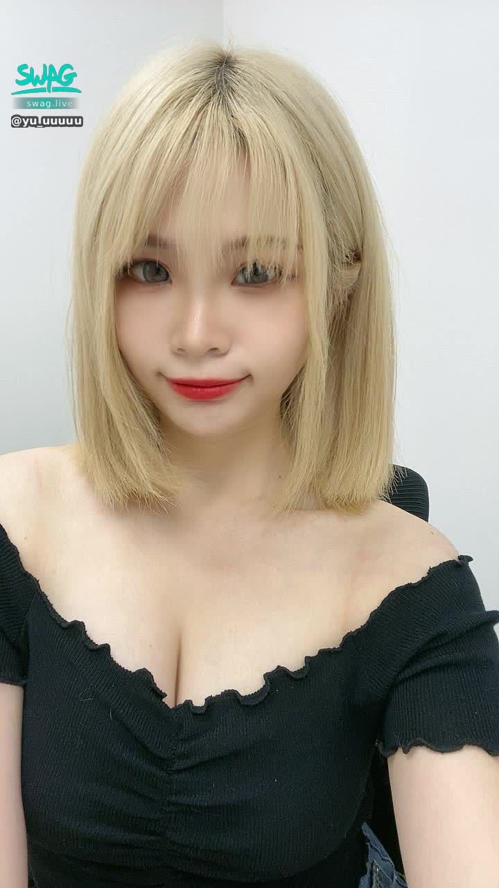 yu_uuuuu : 公司說系統有問題
等系統修好中⋯
明天再開表演🫠🫠