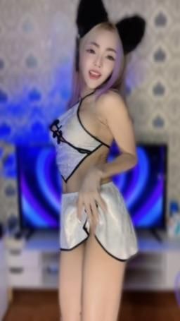 liinda : ลูกแมวบ้านฉันน่ารักมาก คุณอยากมาดูไหม?
