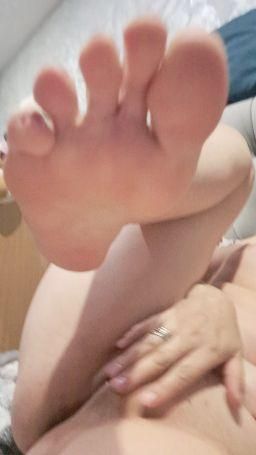 pinkpather : feet,pussy