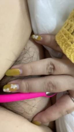 qianxingchen : 在工作 千萬不可以讓人看到我塞了跳蛋 好驚險 好刺激⋯ 來找我玩呀