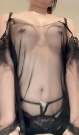 fifibee : 還是喜歡女上視角，仰望著我的奶？