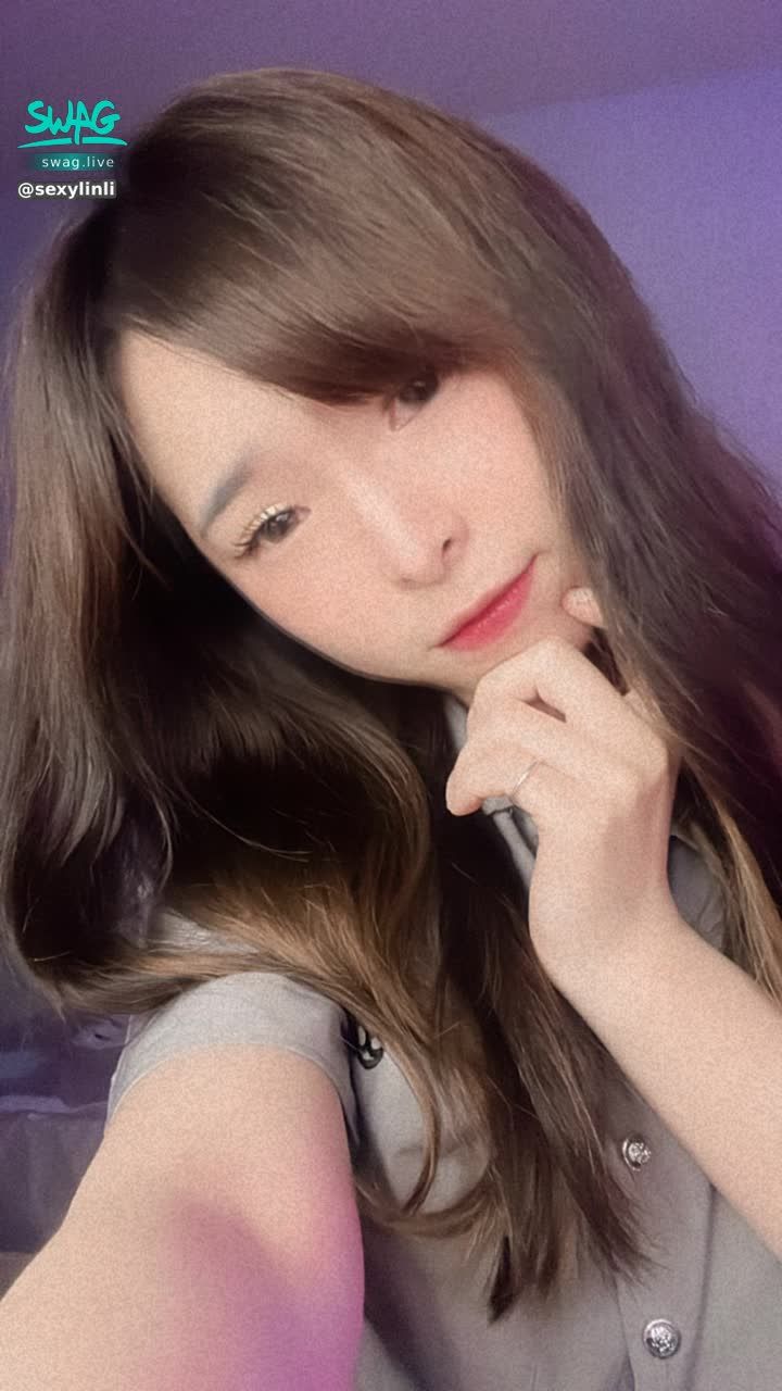 sexylinli : 💖剛剛播到一半，又卡了 …先休息一下等等再開 哥哥們先休息一下吧💕禹兒先充電一下喝喝水💕