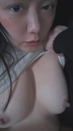 daisybaby : 這樣掀起來舔😛🔞