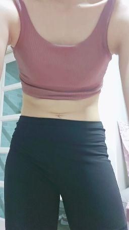 aileenn : 運動女孩脫到一絲不掛😈