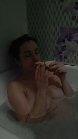 julielove : Feed me and fuck me