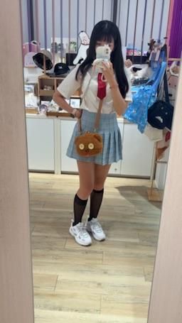 anitabebe : 🫢