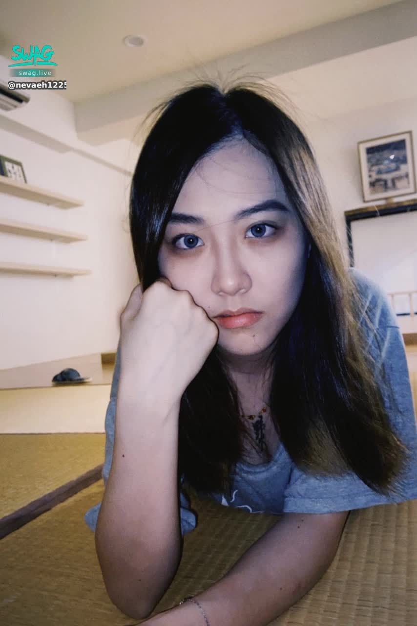 nevaeh1225 : 剛開學很忙，但還是可以約我出門喔
可以一起吃飯、手牽手逛街❤
想約會記得私訊我👀

#約會 #露臉 #可愛 #sexy #性感 #生活 #私訊