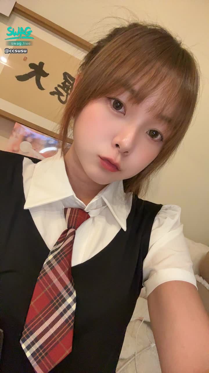 ccsusu : 23：00 準時上課👩🏻‍🎓