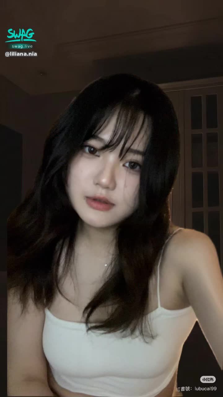 liliana.nia : 看這麼久 怎麼還不約我🥰
是在害羞嗎？
想要找人帶我出去玩👀私訊我喔

#露臉 #甜美 #可愛 #大眼睛 #性感 #sexy  #私訊