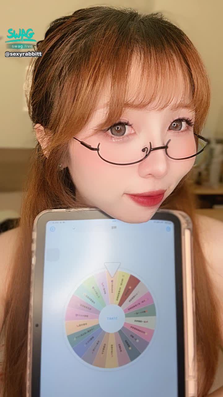 sexyrabbitt : 謝謝哥哥們今晚來慰問宿醉的兔兔🍻

💕一個夢幻城堡可以玩兔兔純約會轉盤❤️記得都要來參加唷🥰🥰🥰