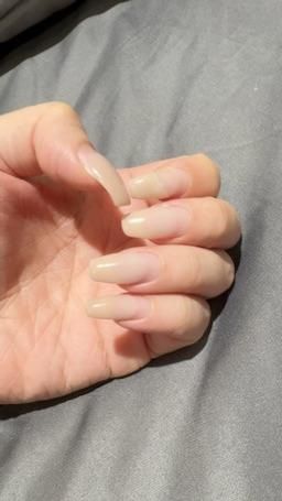sexylyla : 指甲斷了啦😭
好痛喔🥺
要哥哥呼呼😗💨