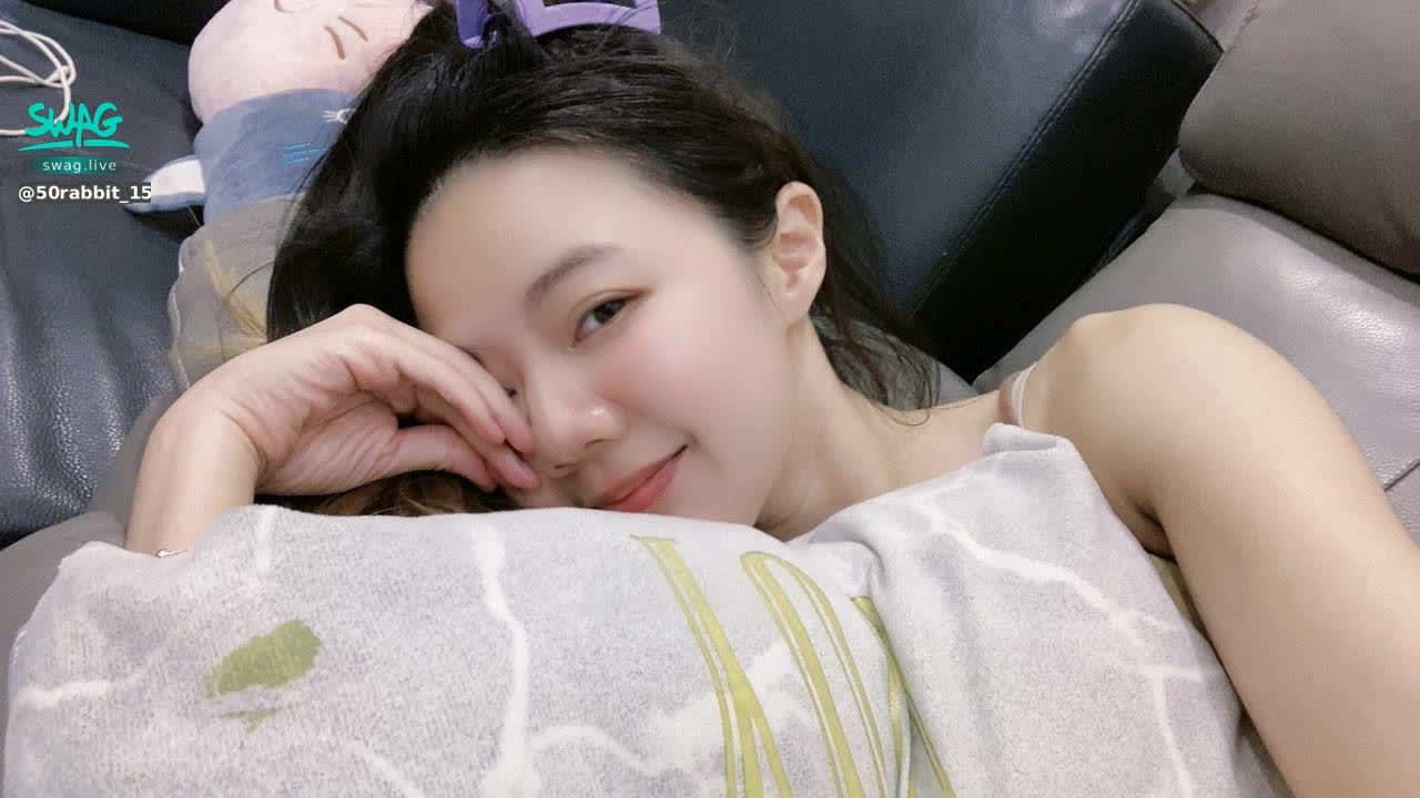 50rabbit_150 : 🎉🎉放假啦，😍😍！！
祝哇明天 生日快樂 🎂✨
🩷🩷🩷🩷