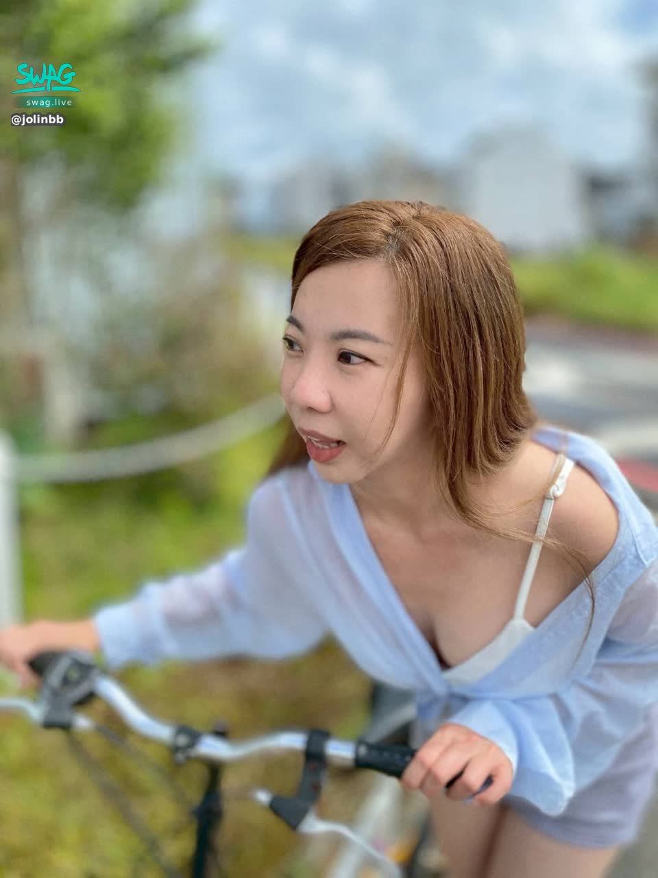 jolinbb : 9／28早上9點開播哦，希望大家能來看我和我聊聊天😄