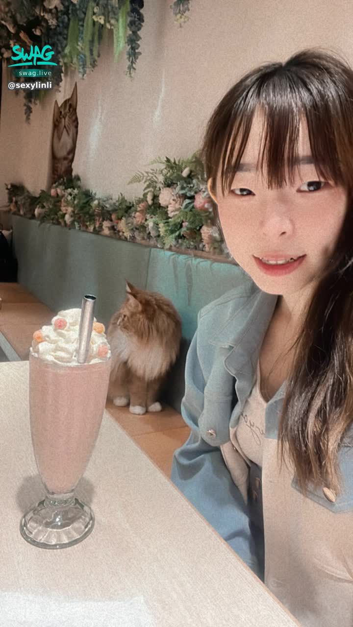 sexylinli : 🥰吃下午茶看小貓咪😍😍😍