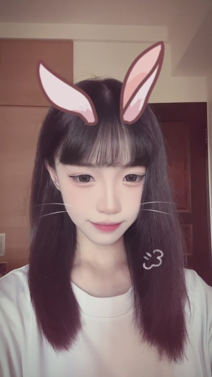 cindyy. : 連假開始囉～你們有什麼規劃？
有人想一起出來吃飯嗎🥰
可以私訊我哦🌸

#私訊 #露臉 #甜美 #可愛 #生活 #日常