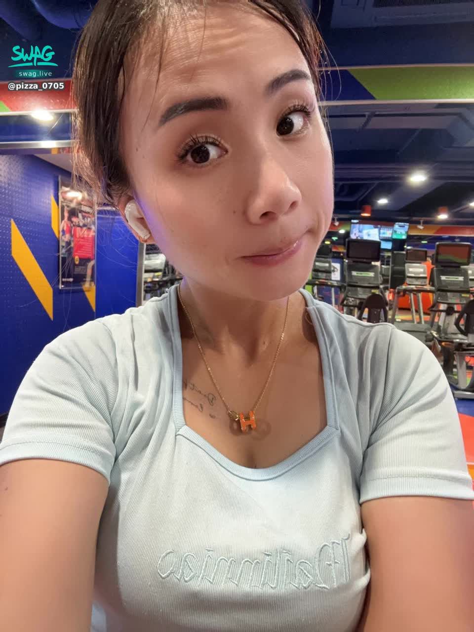 pizza_0705 : 有人也喜歡運動嗎？我們可以一起約做運動💦聽起來怎麼怪怪的🤣 #日常 #露臉 #可愛 #甜美 #sexy #性感 #生活