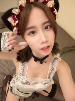 ouopuppy : ❤️貓貓女僕❤️偷偷給Babe看一下👀喜歡小女僕的乳溝嗎？
#7pupu小姊姊