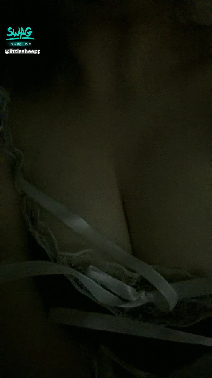 littlesheeppp : 明天會想看我直播嗎？