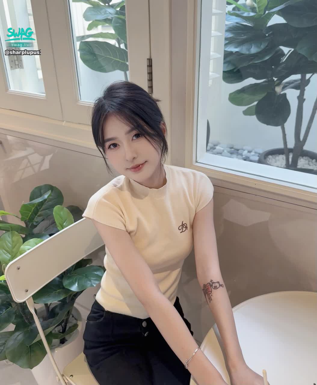 sharplupus1032 : 得罪我的下场，要么跪在前面，要么跪在后面