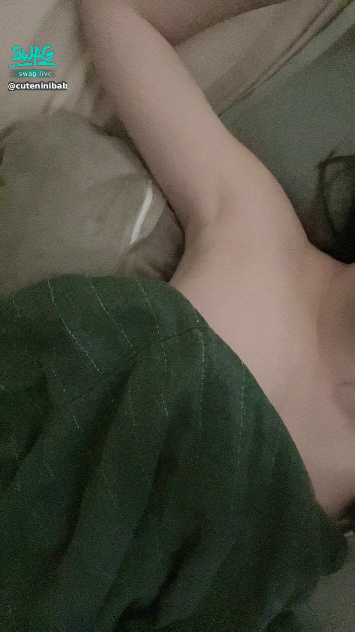 cuteninibaby : 好喜歡賴床～找個人一起賴😝