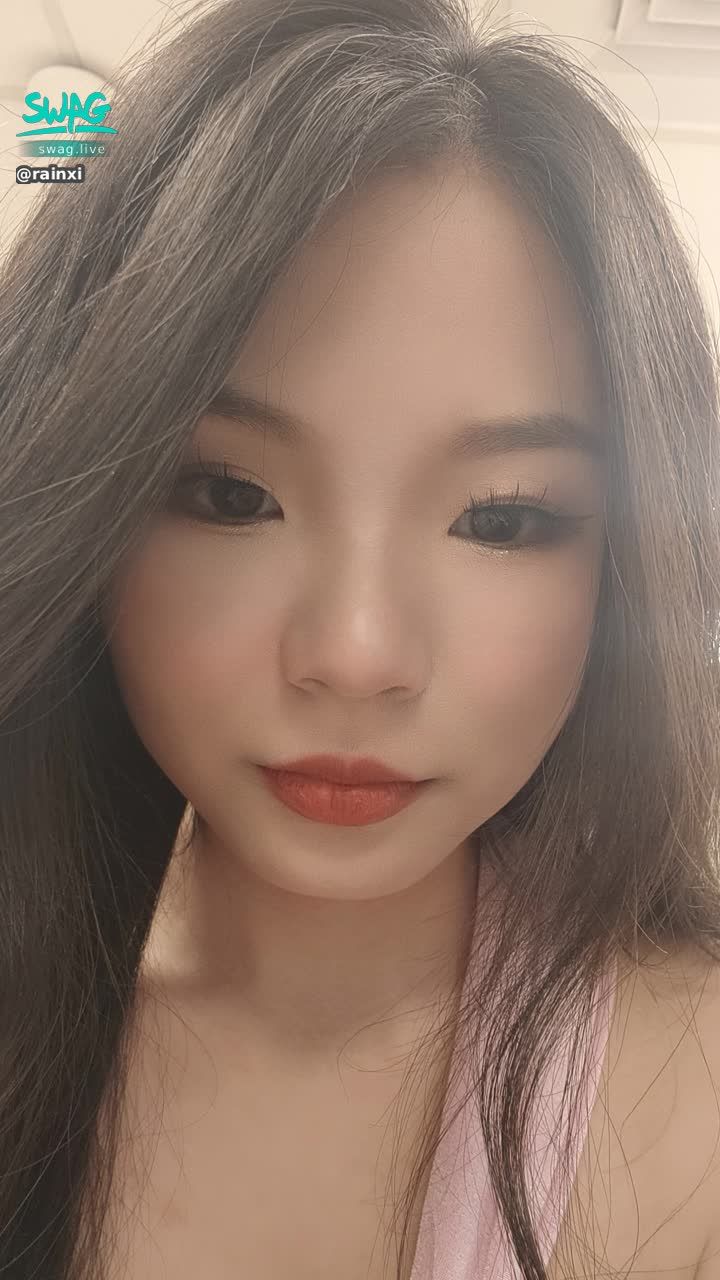 rainxi : 明天早上九點直播~買了新睡衣
可以試試換裝~