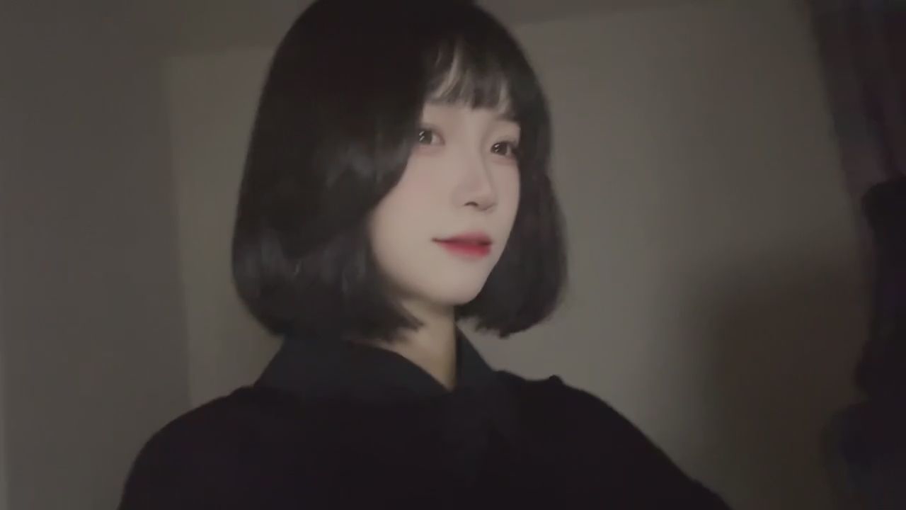 cindyy. : 這裡有短髮控嗎😊你們覺得繼續留長還是要剪短👀 #短髮 #可愛 #露臉 #sexy #生活 #甜美
