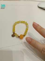 fion_na : 這是我一個主播好朋友自己做的水晶手鏈, 還有寫一個快樂的樂的圖騰, 聽說可以招財!祝福大家財源滾滾,心花朵朵開,每天快樂的不得了Babe