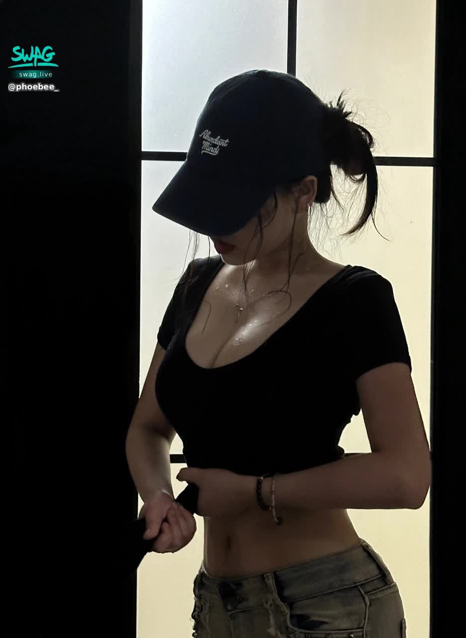 phoebee_ : 閨蜜說 想幫我拍一下運動完的樣子😝