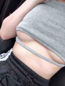 nanababe : 大白天結果忍不住在車上露奶😈😈