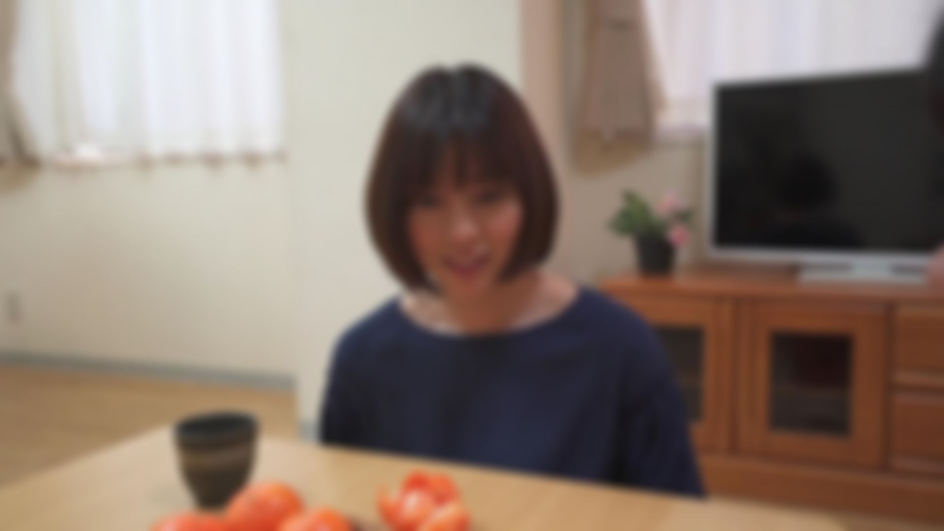 eaglejp : 興奮愛液緩緩在暖桌下.....