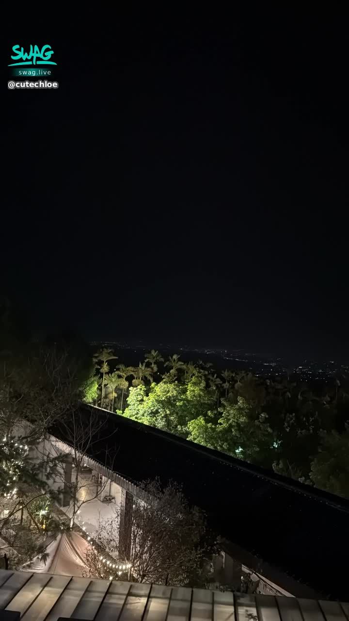 cutechloe : #生活 
這麼美的夜景 有你陪的話更好🌙