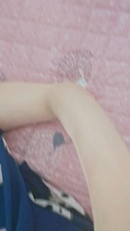 aileenn : 布料越薄，想像越厚…透光的角度，剛好照亮整個翹臀😍🤪
