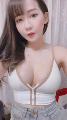 ladyyuan : 高跟鞋爆乳小可愛雷絲內褲淫蕩慰慰😍👅、給哥哥看今天誘惑你的裝備～全身穿這樣美嗎！從頭照到腿，準備好要開嚕嗎（10個紫黑鑽送完整版）