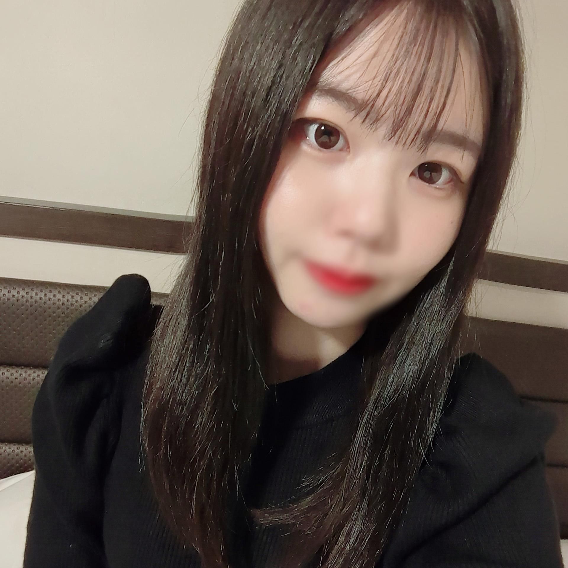 hamemedia : 🔥【無碼】【自拍】🔥18歲小隻馬女大生第一次體驗火車便當理性崩壞！主動打開雙腿激烈抽插高潮不斷!