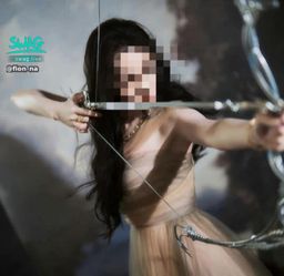 fion_na : 射箭很好玩, 有沒有誰想要當標靶的,我來好好的射射你。記得咬一顆蘋果在嘴巴上,或是放在頭頂竊笑Babe