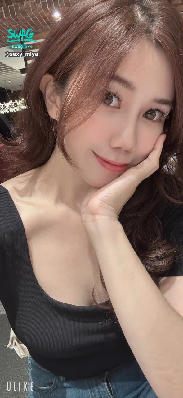 sexy_miya : 迎接十月💓只要回覆一句👉🏻我在👈🏻

可領一部女上搖全裸慰慰片😈😈

我真的想知道🥹沒直播的我還會有誰一直都在💓需要我的陪伴的🥰🥰