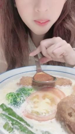 lovemeredith : 超好吃，馬來西亞白咖哩麵,你想跟我來吃嗎？