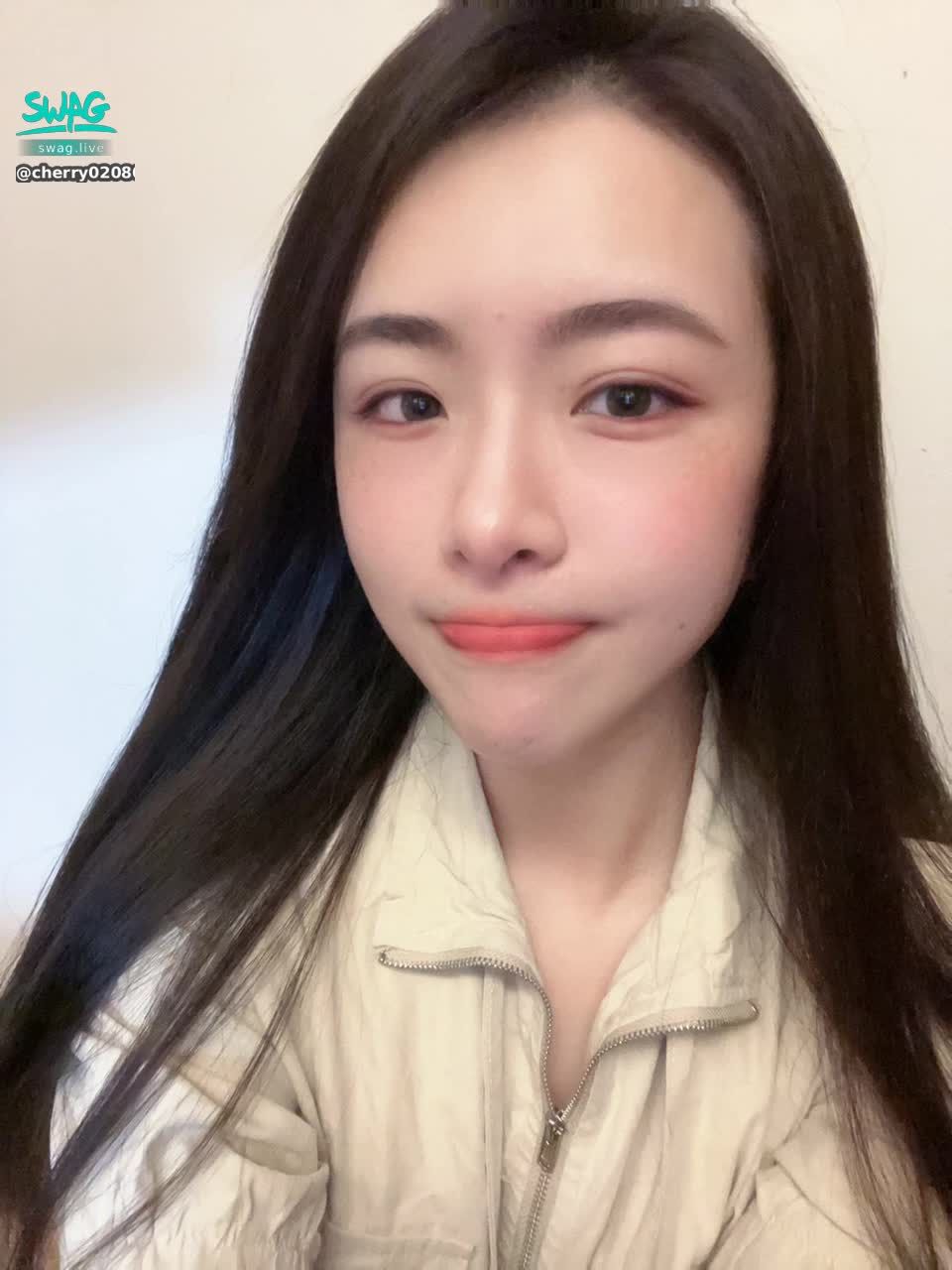 cherry020800 : 十月份好幸福🥰好多連假～有人要一起出去玩嗎❤️ #露臉 #可愛 #素人 #日常 #生活 #sexy