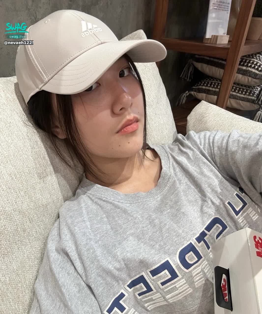 nevaeh1225 : 跟大家分享近期的我😉
開學忙到沒空開播
想我的自己私訊約見面呀😛

#露臉 #可愛 #sexy #性感 #生活 #私訊