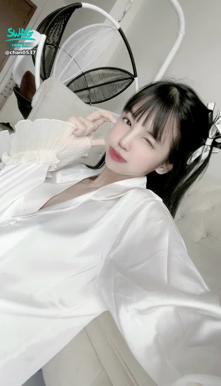 chan0537 : 主播是不是很可愛 kakaka….🧸🧸😝