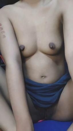 modelll : Cum for me like a good boy.”

中文：乖乖地为我射出来。