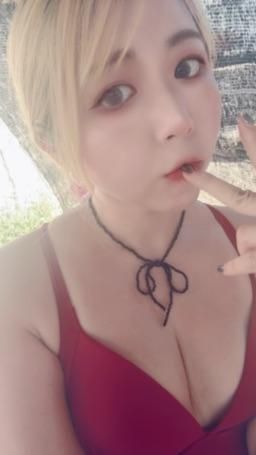 piffydream : 好熱呀誰要來幫我脫掉
