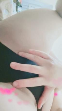 lelelina : 😍不安分小手手掰開拍打豆豆～用內褲摩擦的想要😘😘
#樂樂##愛撫#性感#騷#白
#小穴##毛毛#性感#裸#
#呻吟