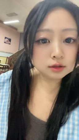 qianxingchen : 在外面吃飯 可千萬不能別發現我塞了跳蛋喔 好刺激 好驚險