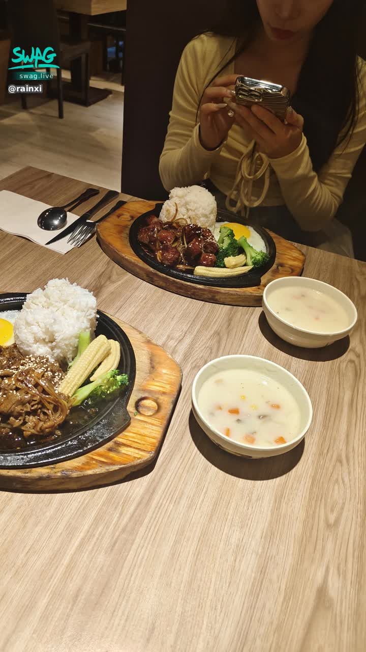 rainxi : 10/4~10/6中秋連假直播
時間11：00~17：00

這次有活動！！
只要鑽石達標，主播直接下單你們選的衣服~
三天統計完，等服裝到貨一次換給你們看！