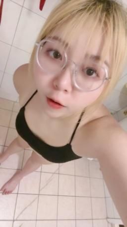 piffydream : Babe猜猜人家下面有沒有穿
