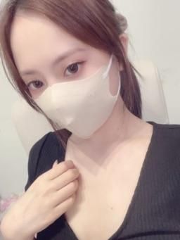 quinniee : 想把我的蝴蝶結🎀解開嗎😈想後續大尺特寫片 私訊我!教你領取❤️