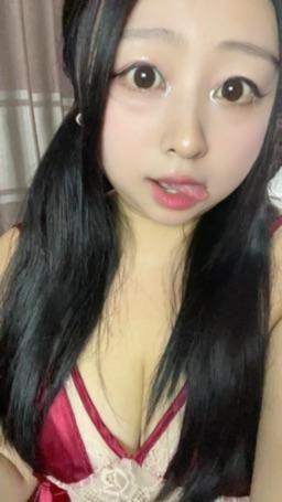 qianxingchen : 偷偷玩呀 千萬不可以被發現我塞了跳蛋喔 好刺激好刺激 好驚險