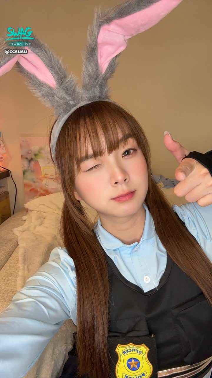 ccsusu : 23：00 中秋尾聲兔子警察來抓吃胖胖的人囉🐰😆