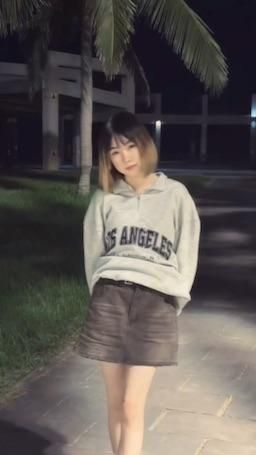 7i_ : 笑起來有虎牙 小心被咬不是開玩笑👅